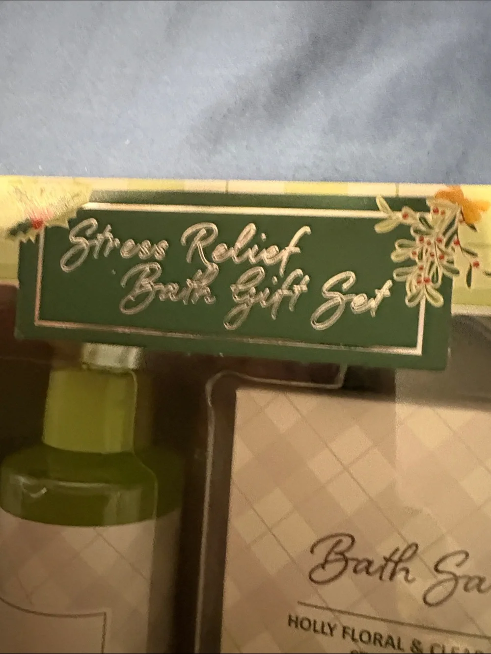 Green Floral Bath & Body Gift Set - Refreshing Scent Holly Floral and Clear Musk